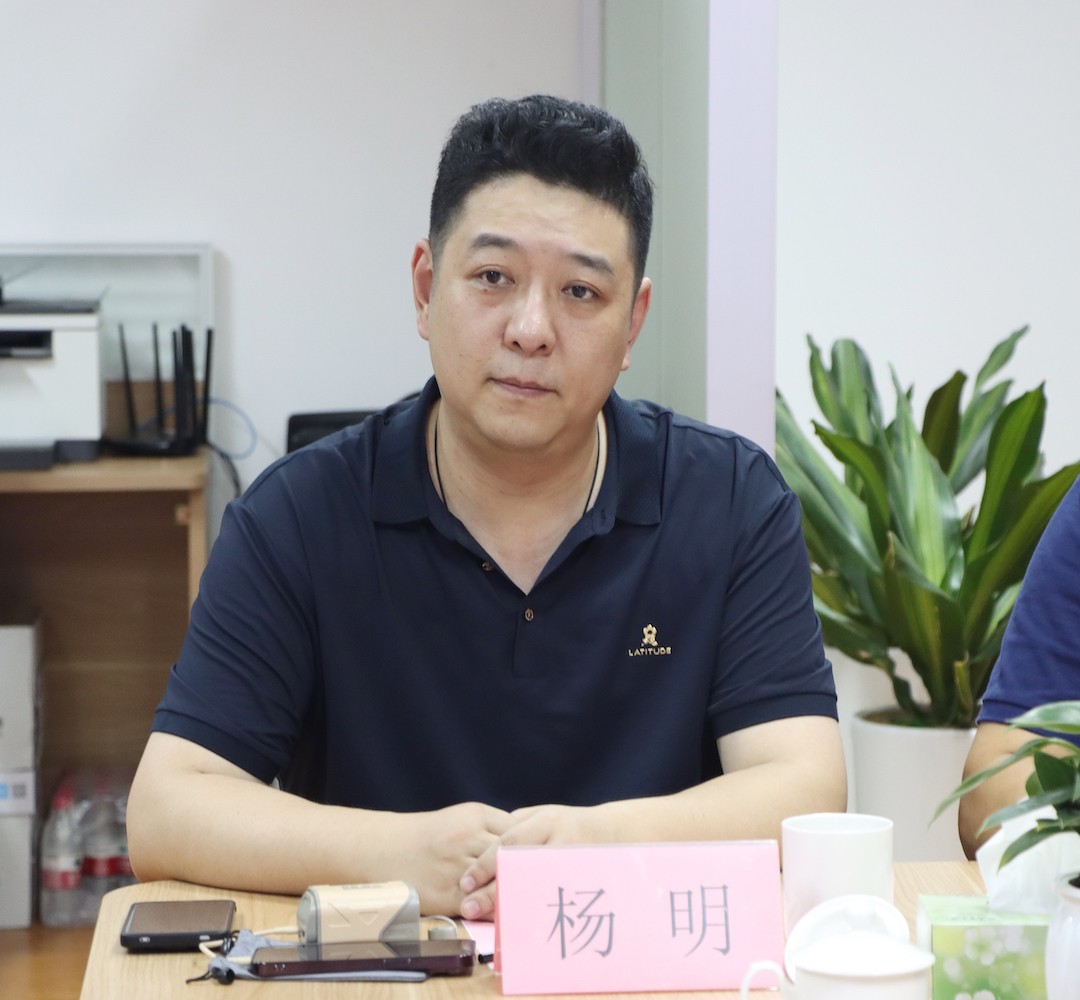 杨明.jpg 杨明.jpg
